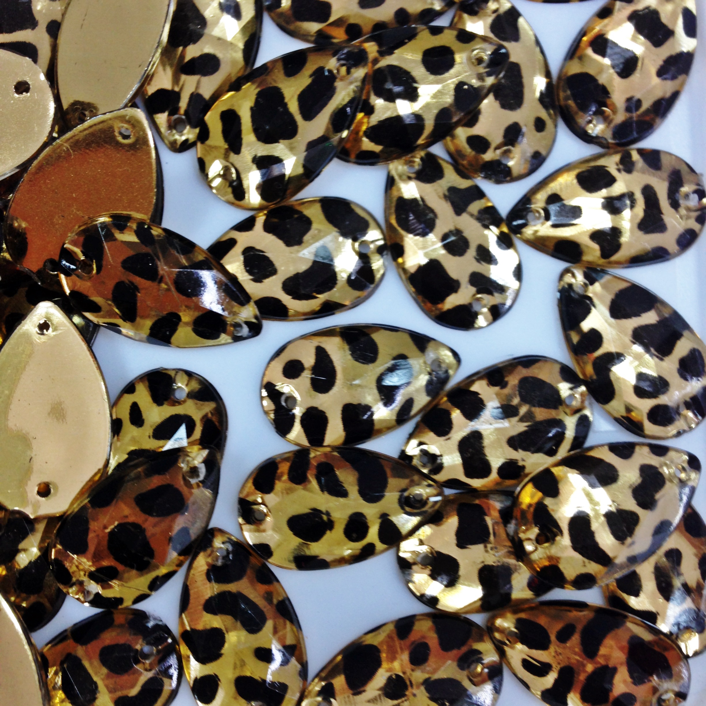 Капли Leopard AB (синтетическое стекло)